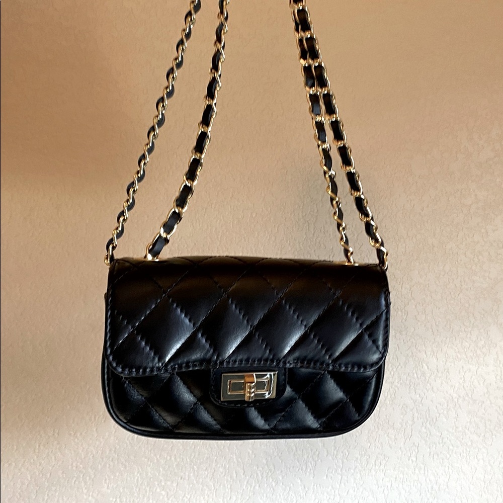 Classic Italian black quilted leather shoulder bag with gold chain